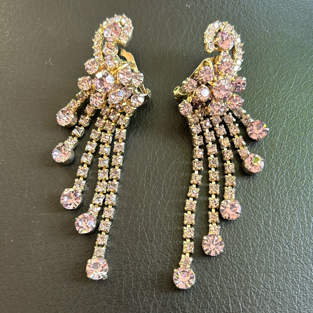 Vintage lavender rhinestone earrings.